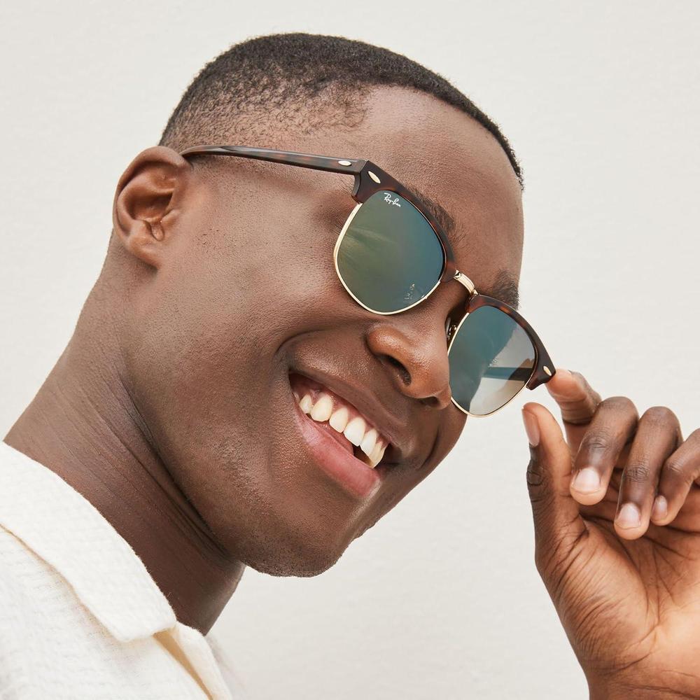 Ray-Ban Clubmaster Lentes de Sol Cuadrados con Protección UV y Montura Duradera de Acetato, Diferentes Colores y Tamaños
