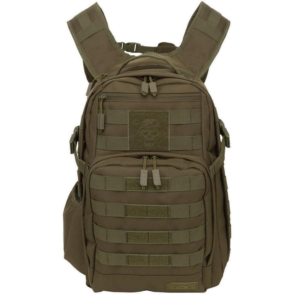 Mochila táctica SOG, repelente al agua con correas Molle, diseño modular y compartimento principal amplio.