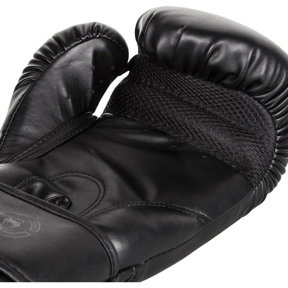 Guantes de boxeo Venum Challenger 2.0 de cuero sintético con ajuste seguro y diseño en negro