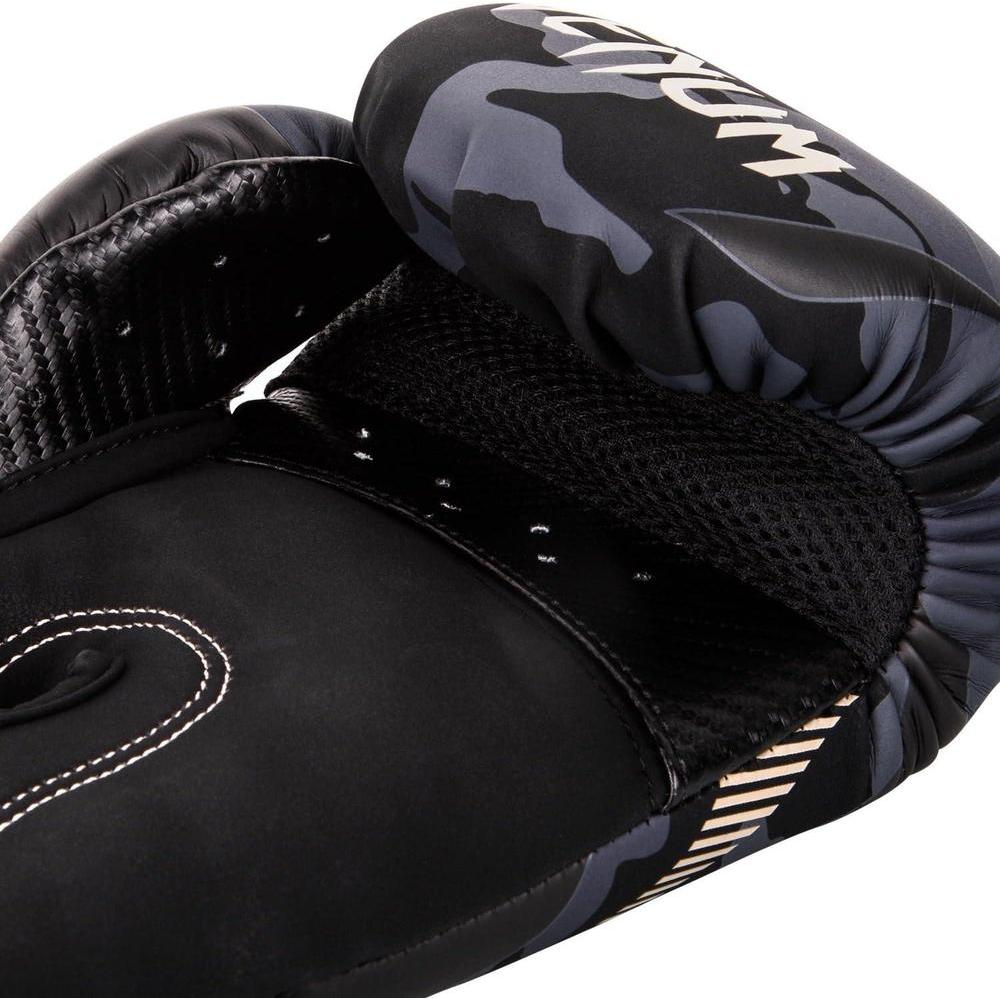 Guantes de boxeo Venum Impact con espuma de triple densidad y cierre de velcro para protección extra en entrenamientos