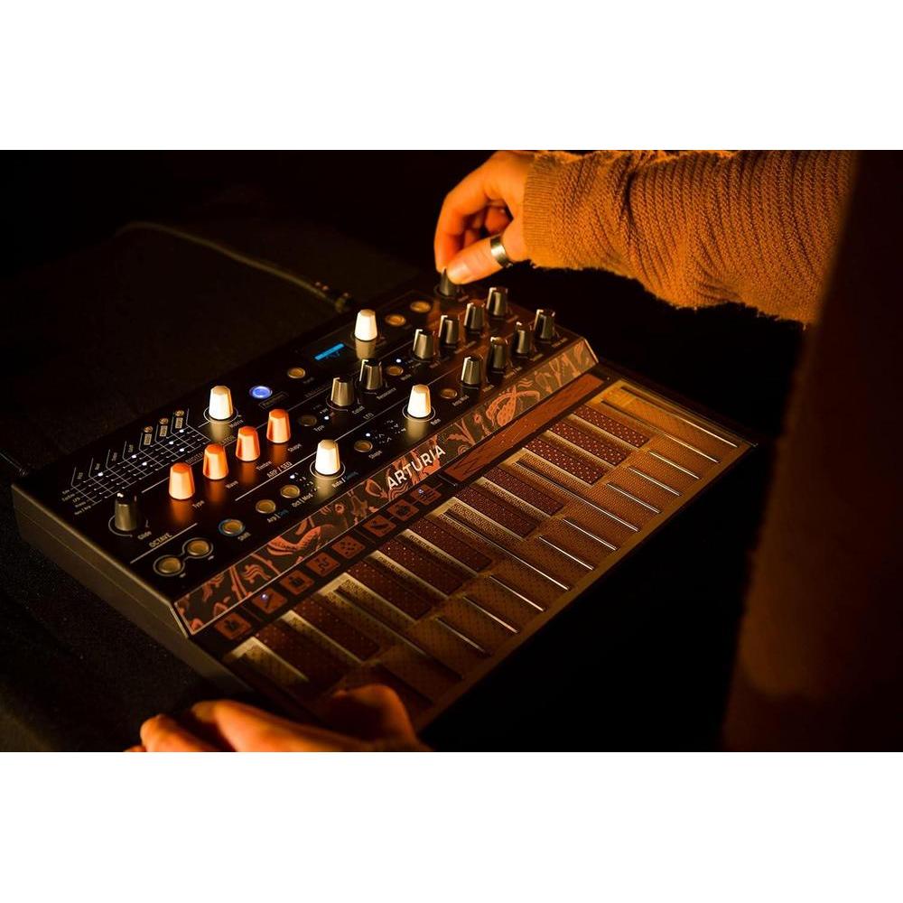 Arturia - Teclado sintetizador híbrido MicroFreak de 25 teclas, PCB, osciladores y filtros analógicos, color negro