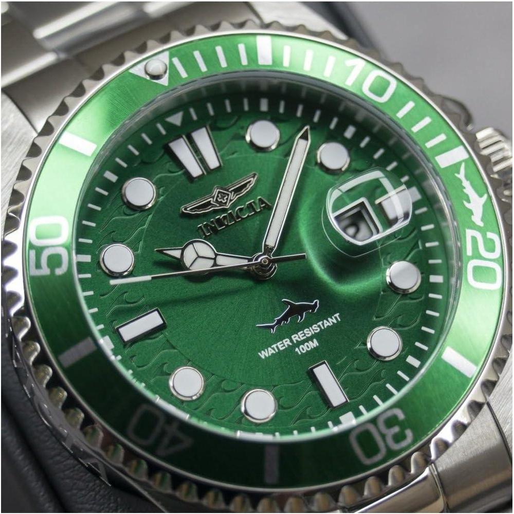 Reloj de cuarzo Pro Diver Invicta para hombre con correa de acero inoxidable, modelo 30020, diseño sofisticado y funcional