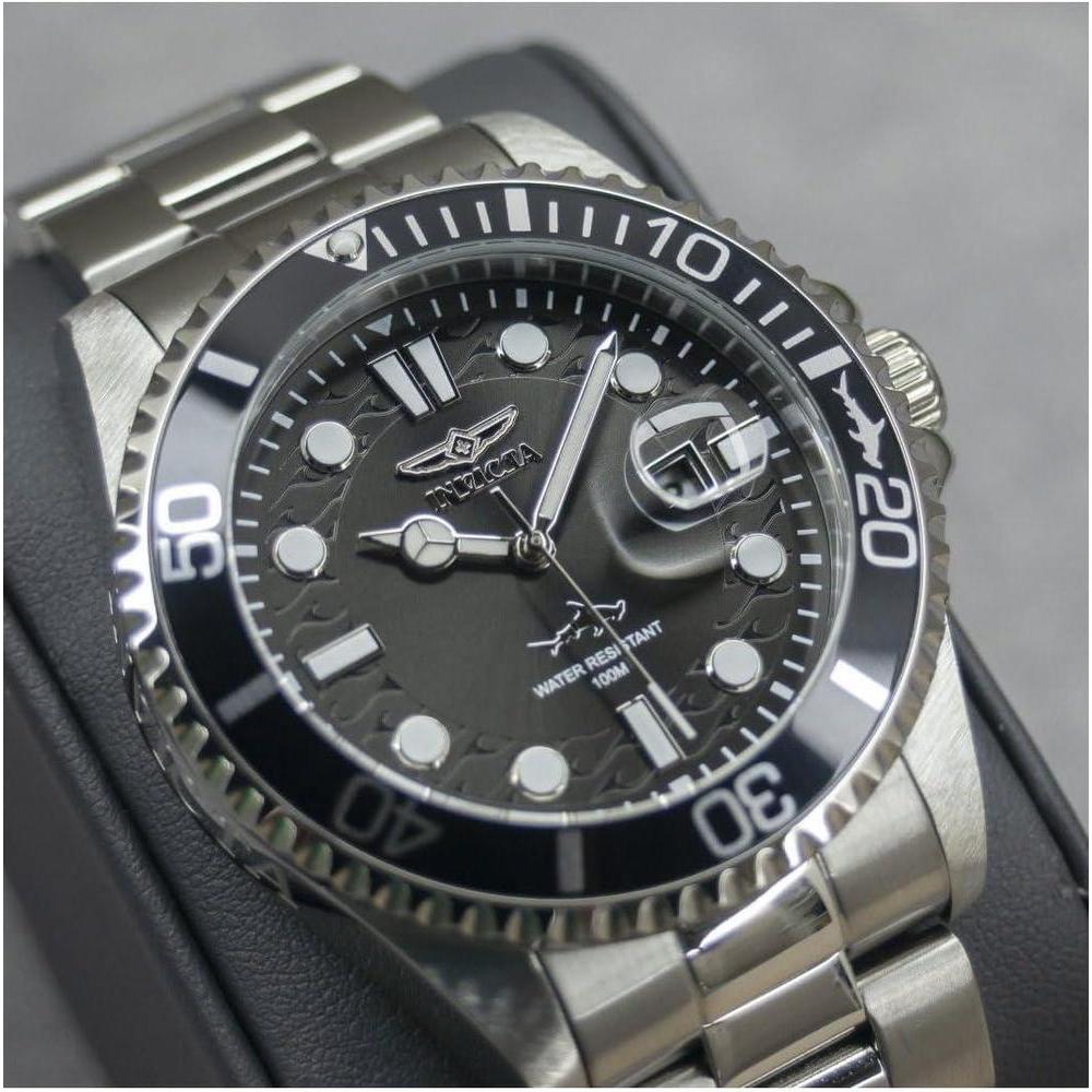 Reloj de cuarzo Invicta Pro Diver para hombre con correa de acero inoxidable y resistencia al agua