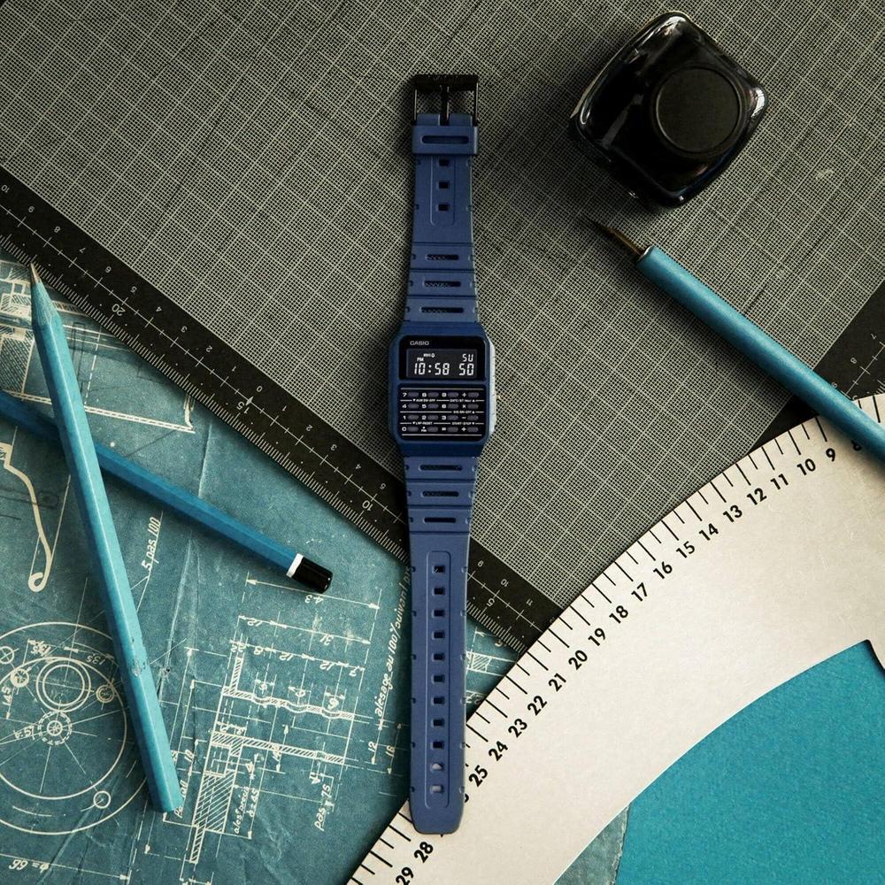 Casio CA-53WF-2B reloj digital para hombre con calculadora y correa azul, diseño retro original y elegante