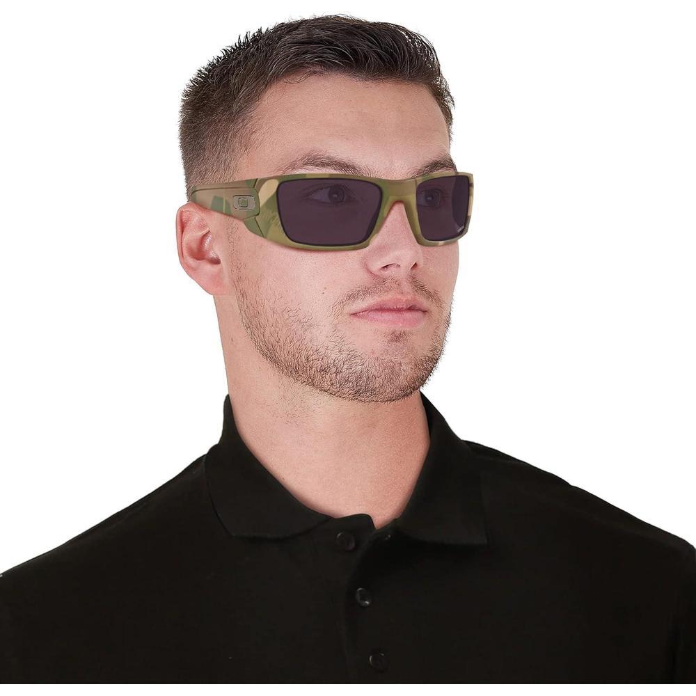 Oakley Gafas de sol rectangulares Fuel Cell para hombre con lentes Prizm Grey y óptica HDO para claridad y protección UV