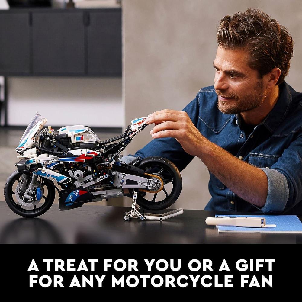LEGO Technic BMW M 1000 RR Kit de modelo para adultos, con características auténticas y detalles de exhibición