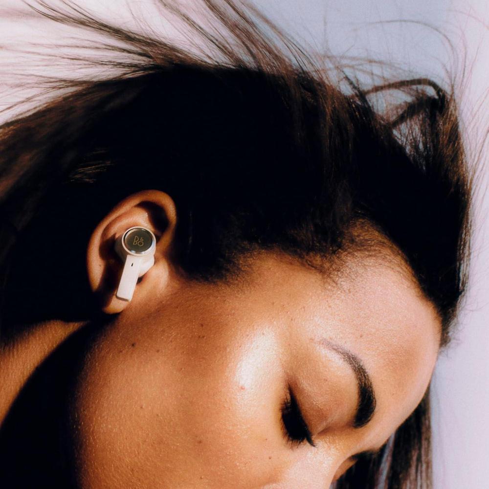 Auriculares inalámbricos Bang & Olufsen Beoplay EX con micrófono, cancelación de ruido y resistencia al agua