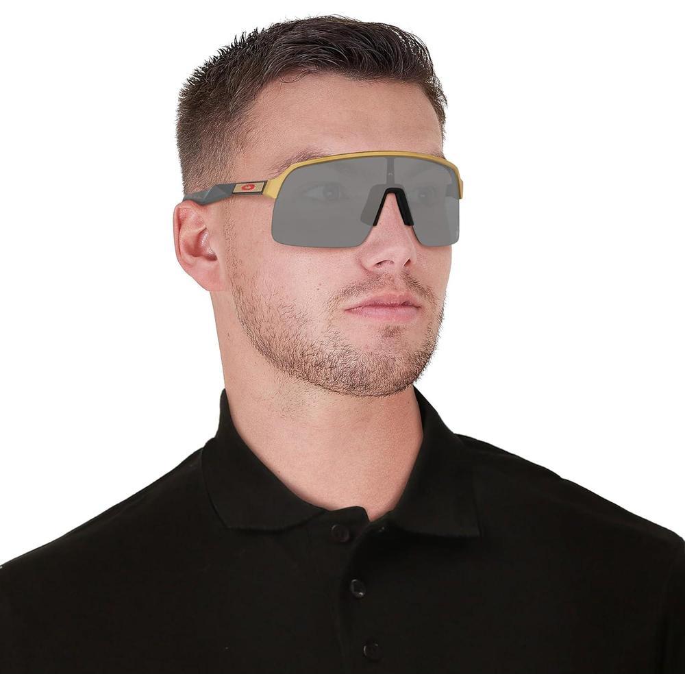 Gafas de sol deportivas Oakley Sutro Lite para hombres en color negro con tecnología Prizm y protección UV100%
