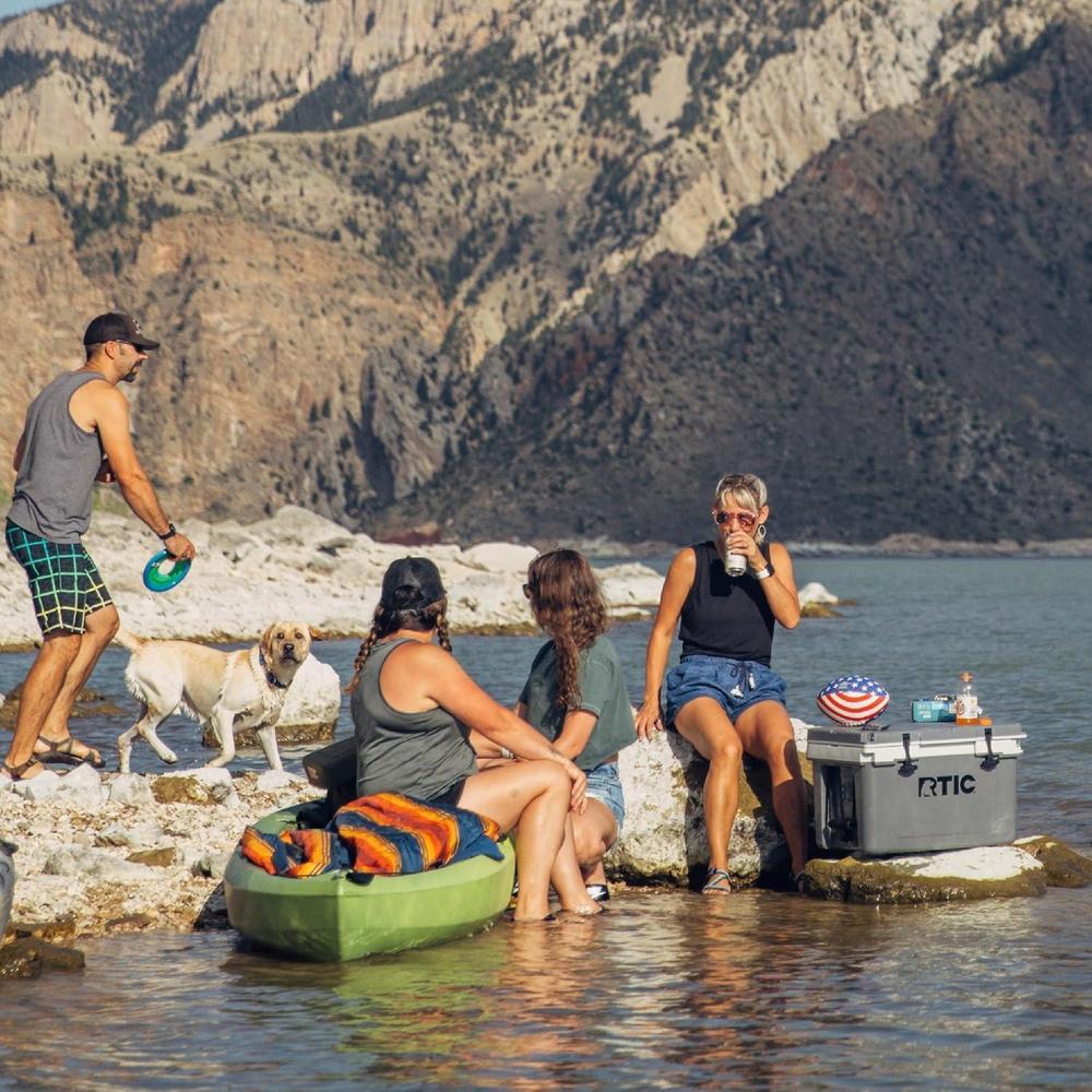 RTIC Refrigerador duro ultraligero para bebidas, ideal para playa, camping, pesca y barbacoas, más ligero que otros modelos
