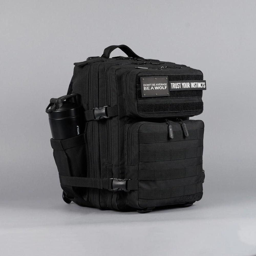 WOLFpak Mochila Negro Alpha de 25L resistente al agua, ideal para viaje o uso diario, con compartimento seguro y personalizable