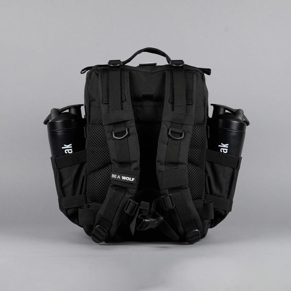 WOLFpak Mochila Negro Alpha de 25L resistente al agua, ideal para viaje o uso diario, con compartimento seguro y personalizable