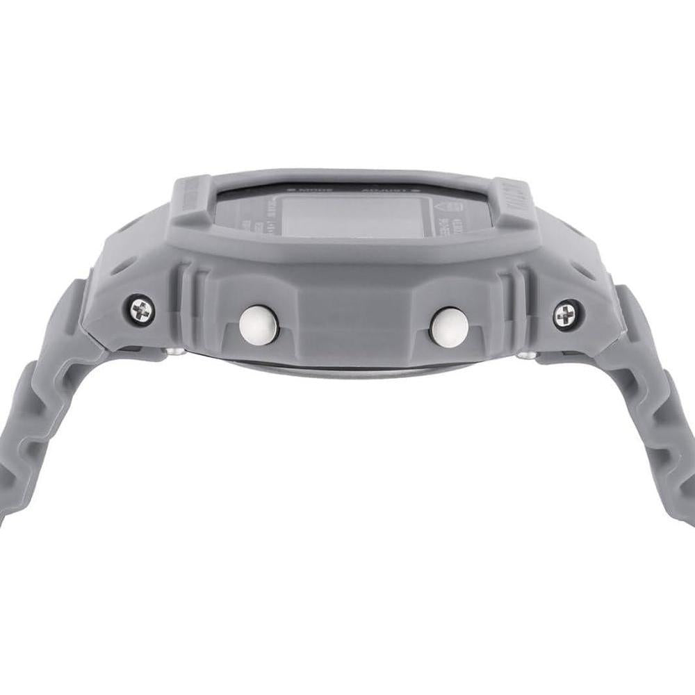 Reloj Invicta resistente a los golpes y al agua, color gris, estilo deportivo