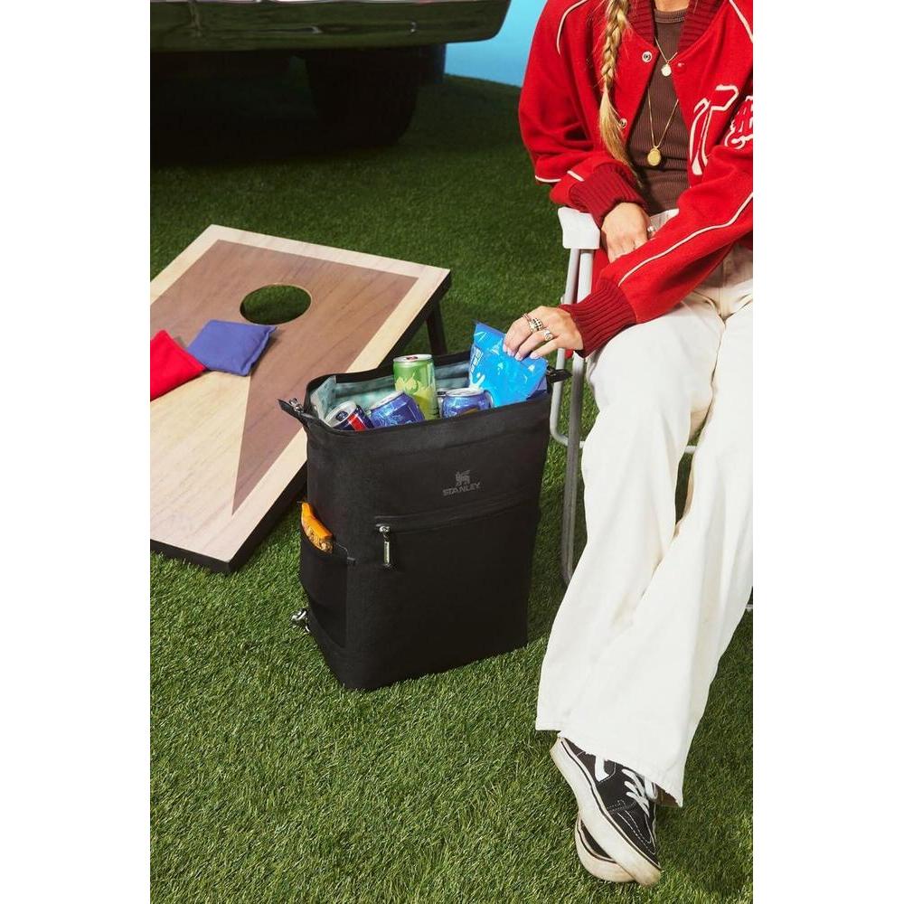 Stanley Mochila Térmica Negro Poliéster con Aislamiento, Ideal para Actividades al Aire Libre y Mantener Bebidas Frías